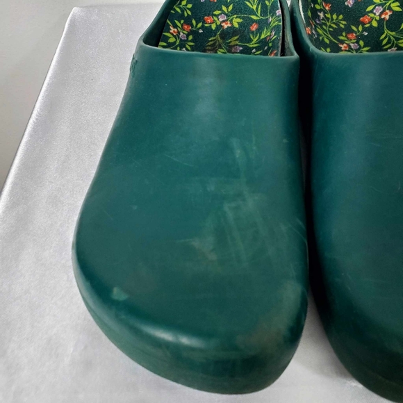 MUK LUKS Women's Garden Green Clogs - Picture 4 of 15